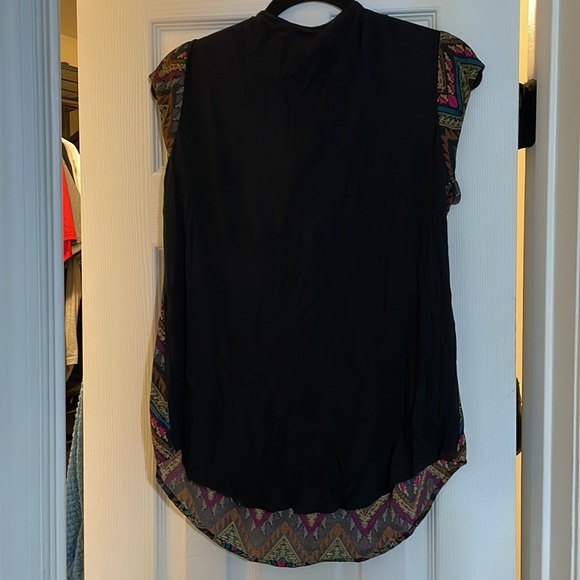 Daniel Rainn Cap sleeve top with front zipper - Picture 5 of 5